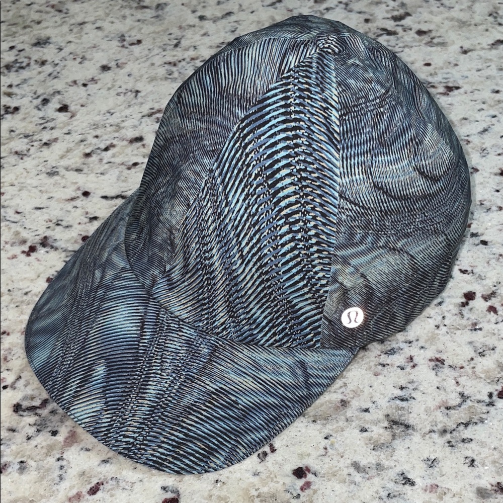 Lululemon Athletica Black and Gray Patterned Cap